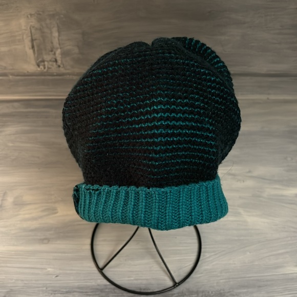Unbranded Toboggan Green and Black - Picture 3 of 5